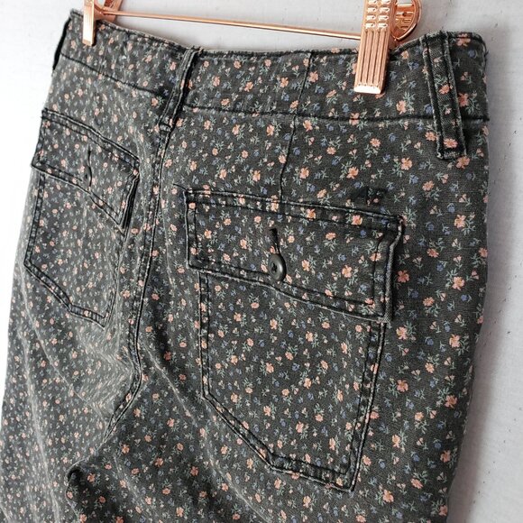 American Eagle Mom Jeans Mini Floral Print Button Fly Tapered Utility sz 10 Long - Picture 10 of 11